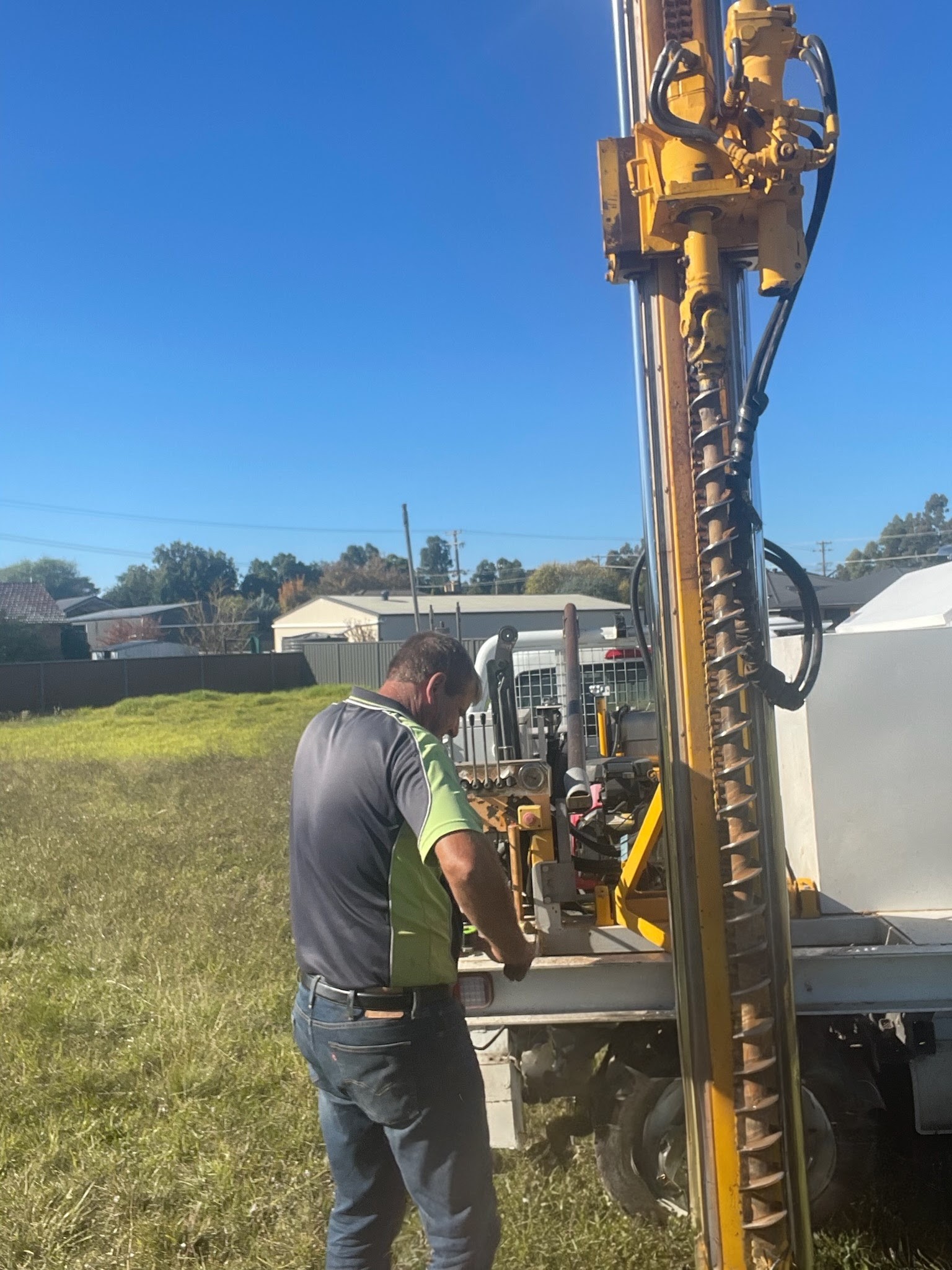 Standard small truck mounted drilling rig